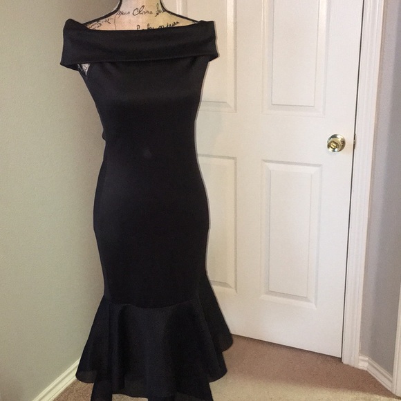 Dresses & Skirts - ⭐️⭐️Old Hollywood.Beautiful midi black dress